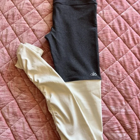 ALO Yoga Gray and White Leggings - Picture 2 of 3